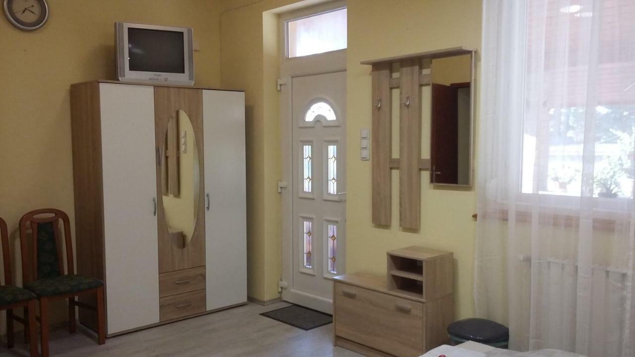 Pál utcai Apartman Mişcolţ Exterior foto